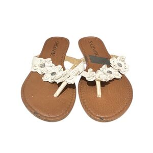 5/$10 MUST BUNDLE Chic White Floral Sandals
